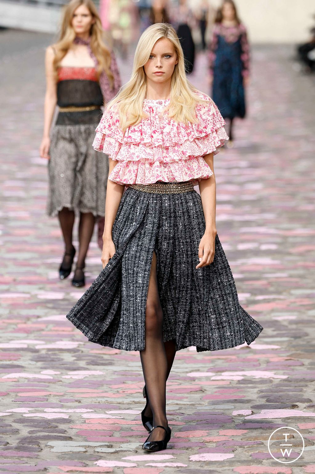 Fashion Week Paris Fall/Winter 2023 look 26 de la collection Chanel couture