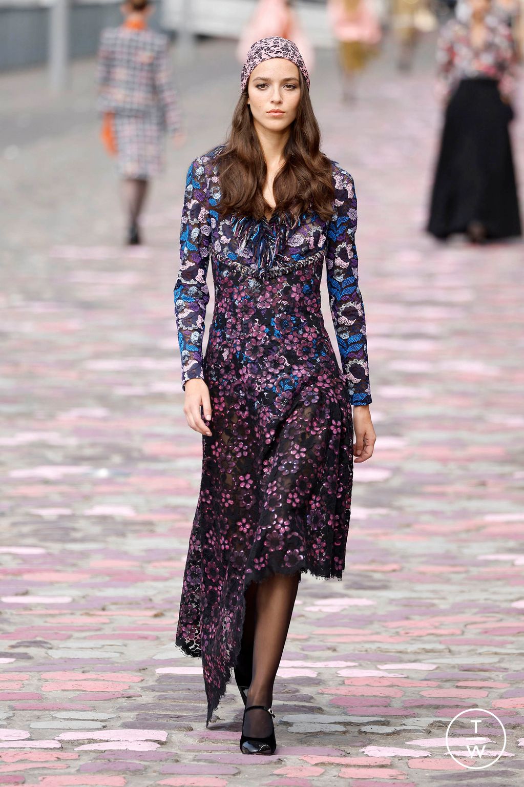 Fashion Week Paris Fall/Winter 2023 look 29 from the Chanel collection couture