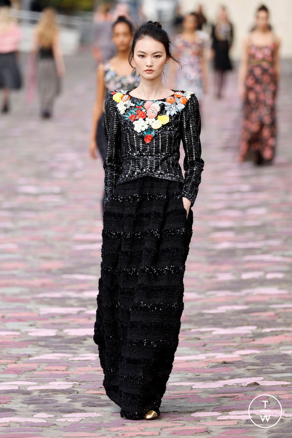 Fashion Week Paris Fall/Winter 2023 look 32 de la collection Chanel couture