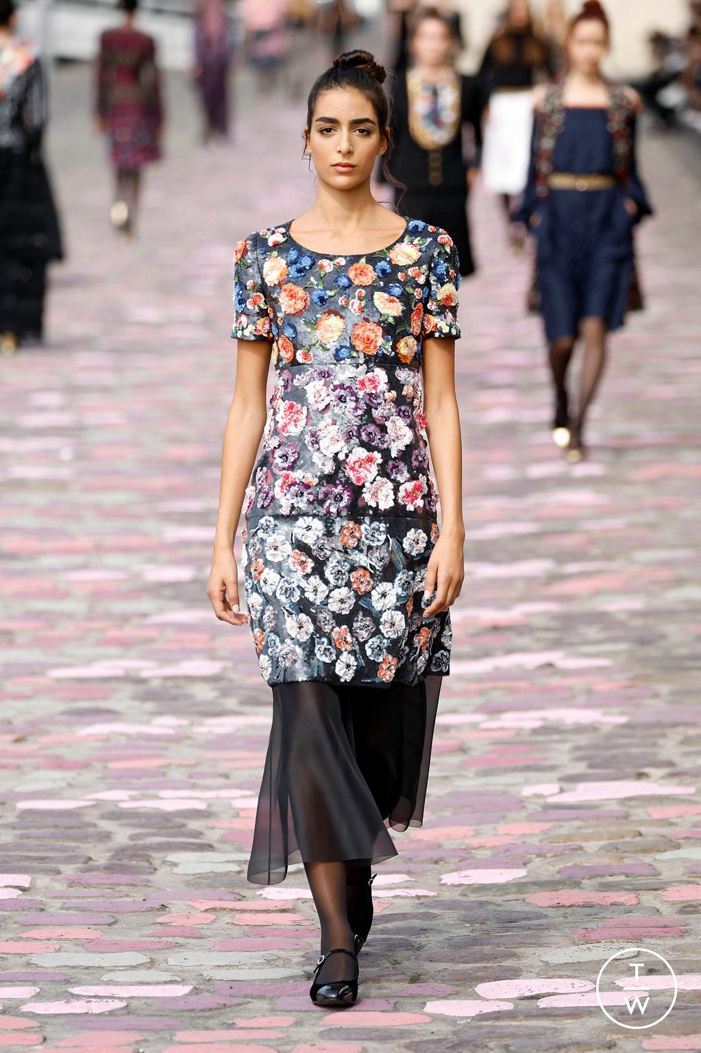 Fashion Week Paris Fall/Winter 2023 look 35 de la collection Chanel couture
