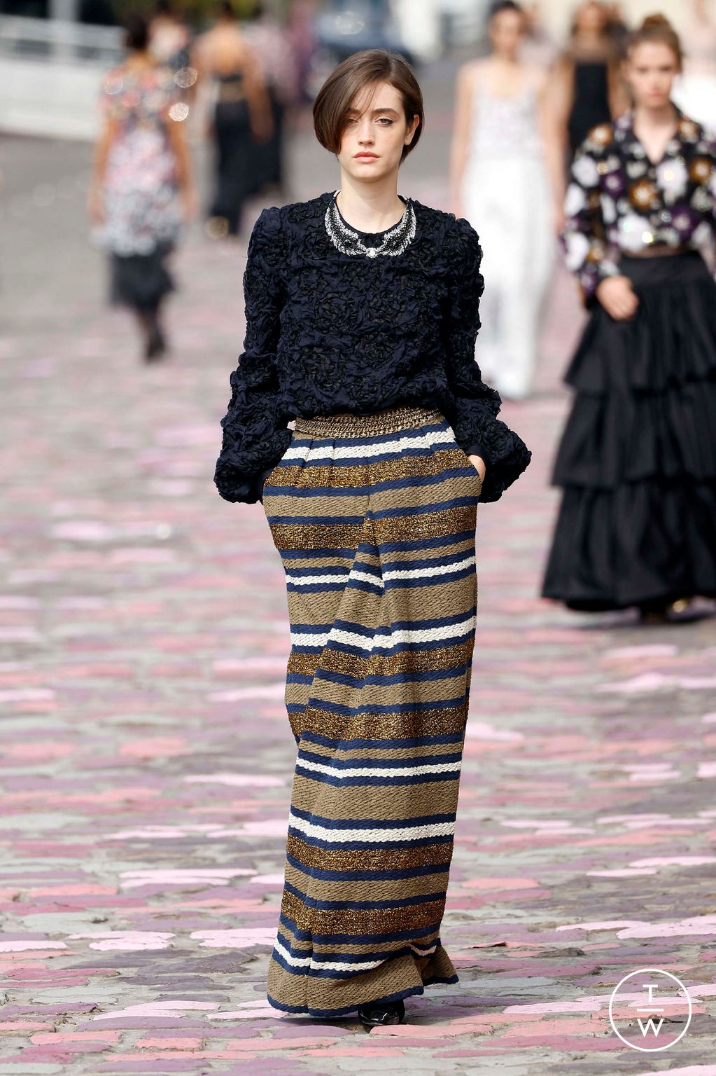 Fashion Week Paris Fall/Winter 2023 look 40 de la collection Chanel couture