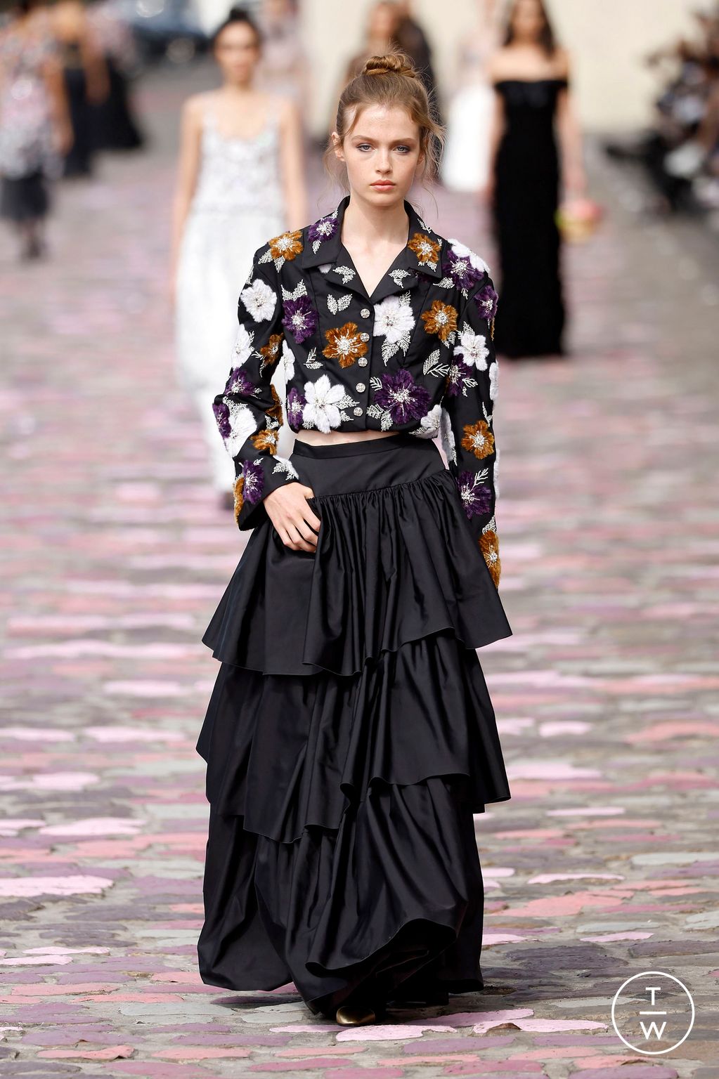 Fashion Week Paris Fall/Winter 2023 look 41 de la collection Chanel couture