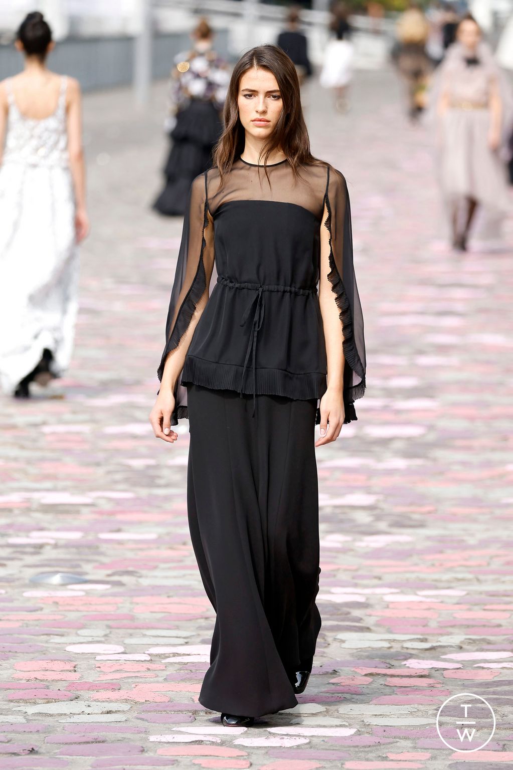 Fashion Week Paris Fall/Winter 2023 look 44 de la collection Chanel couture
