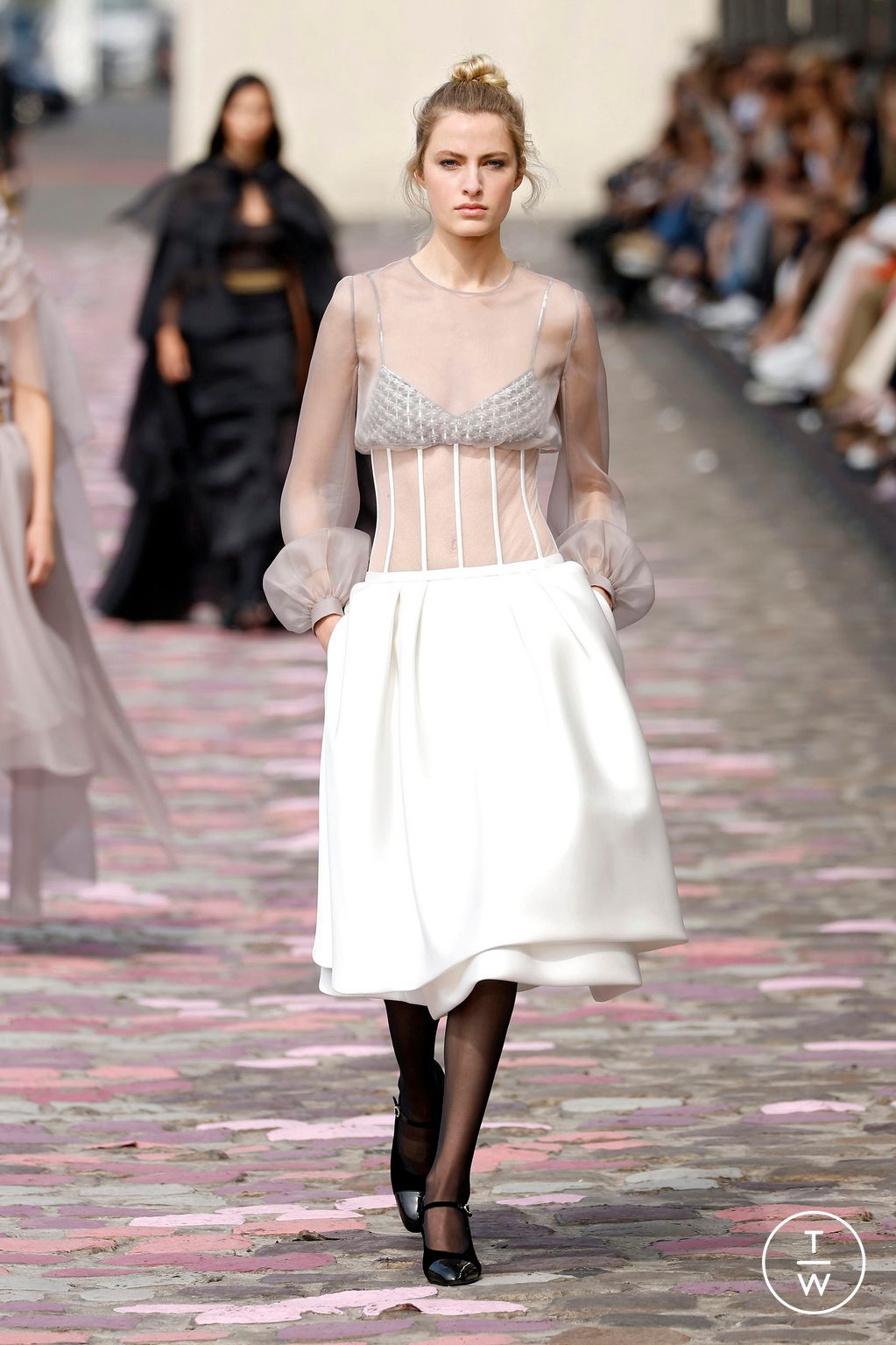 Fashion Week Paris Fall/Winter 2023 look 45 de la collection Chanel couture
