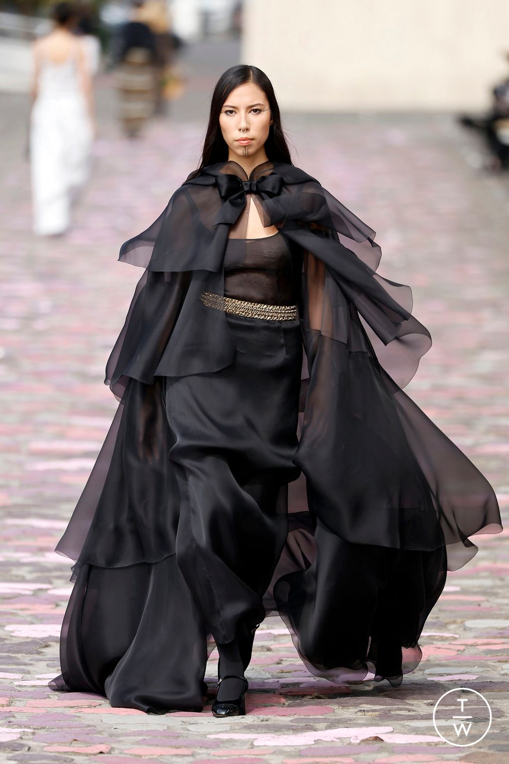 Fashion Week Paris Fall/Winter 2023 look 47 from the Chanel collection couture