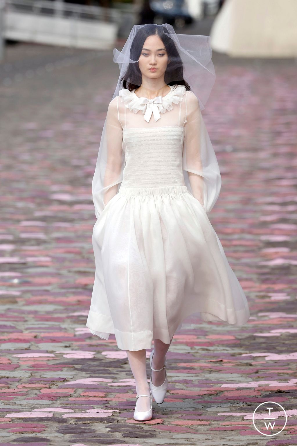Fashion Week Paris Fall/Winter 2023 look 48 from the Chanel collection couture
