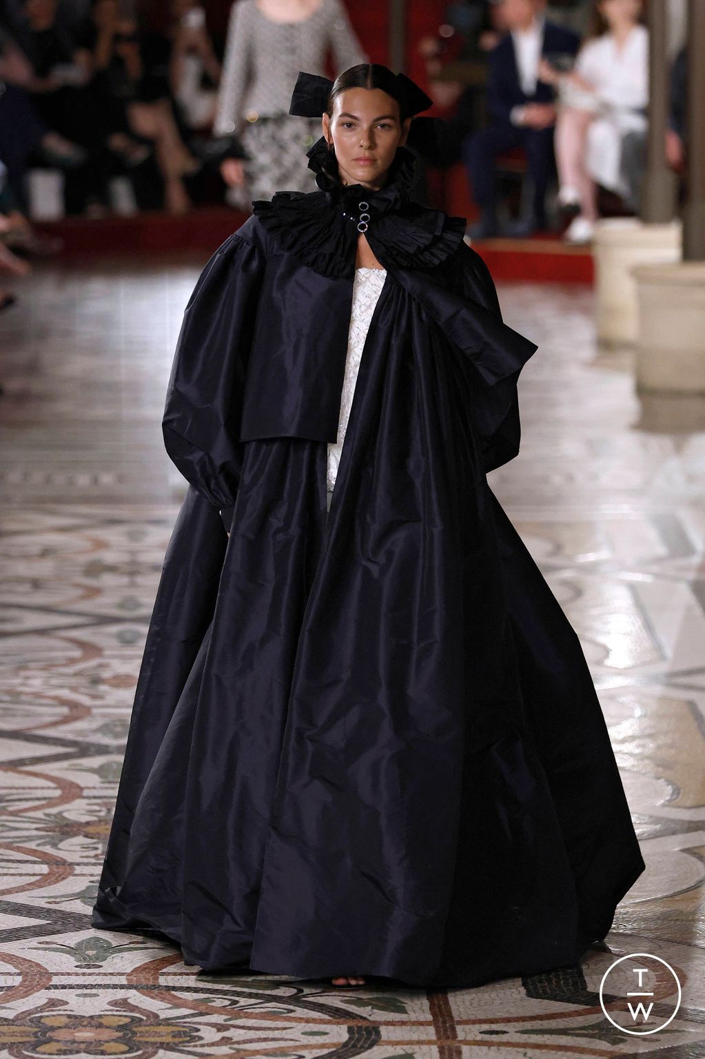 Fashion Week Paris Fall/Winter 2024 look 1 from the Chanel collection couture