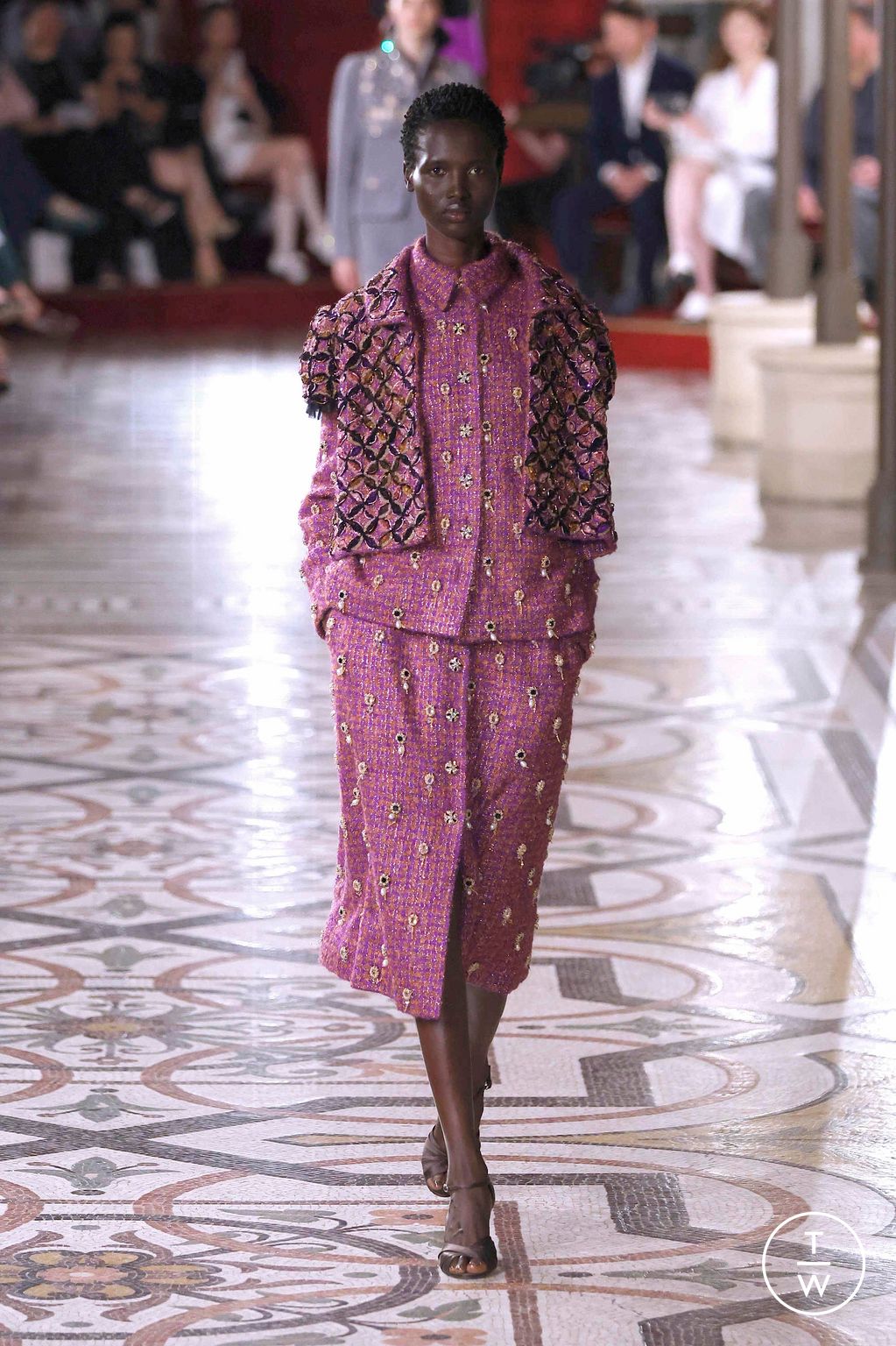 Fashion Week Paris Fall/Winter 2024 look 7 from the Chanel collection couture