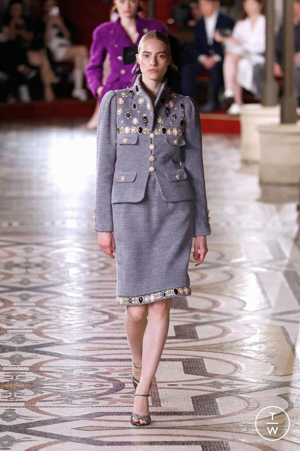Fashion Week Paris Fall/Winter 2024 look 8 from the Chanel collection couture