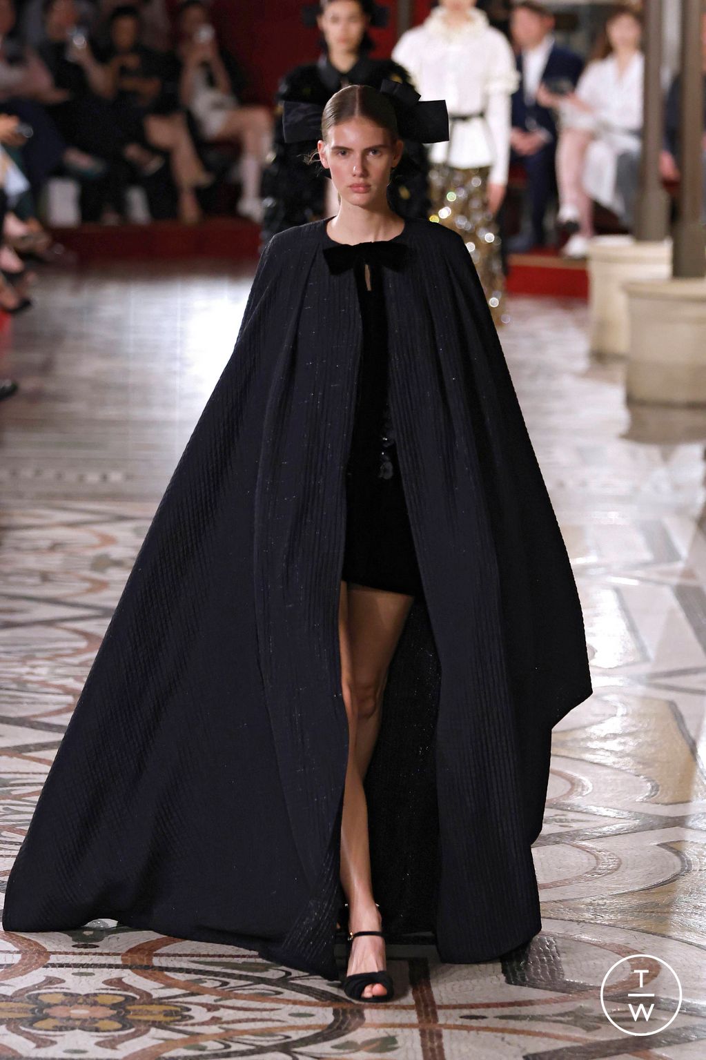 Fashion Week Paris Fall/Winter 2024 look 23 from the Chanel collection couture
