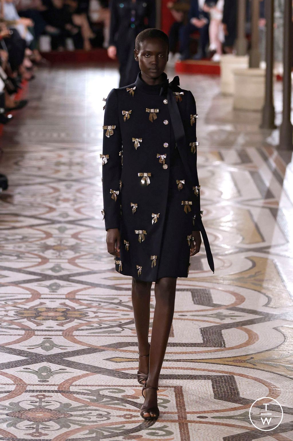 Fashion Week Paris Fall/Winter 2024 look 27 from the Chanel collection couture