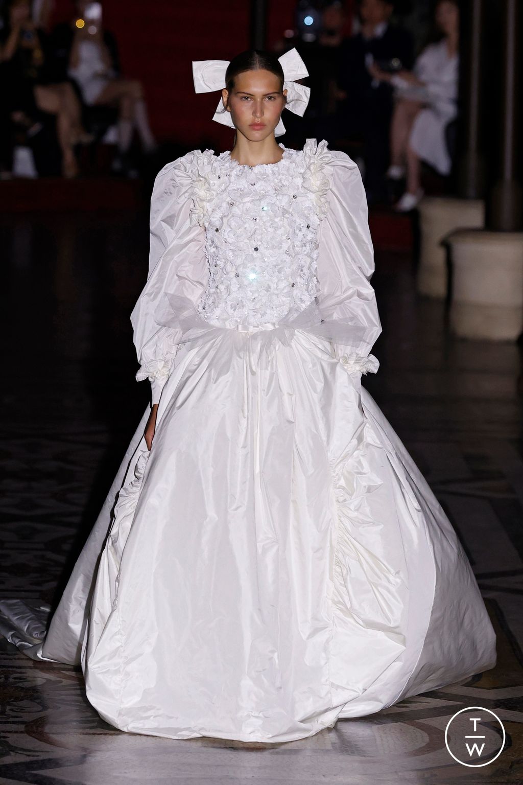 Fashion Week Paris Fall/Winter 2024 look 46 from the Chanel collection couture
