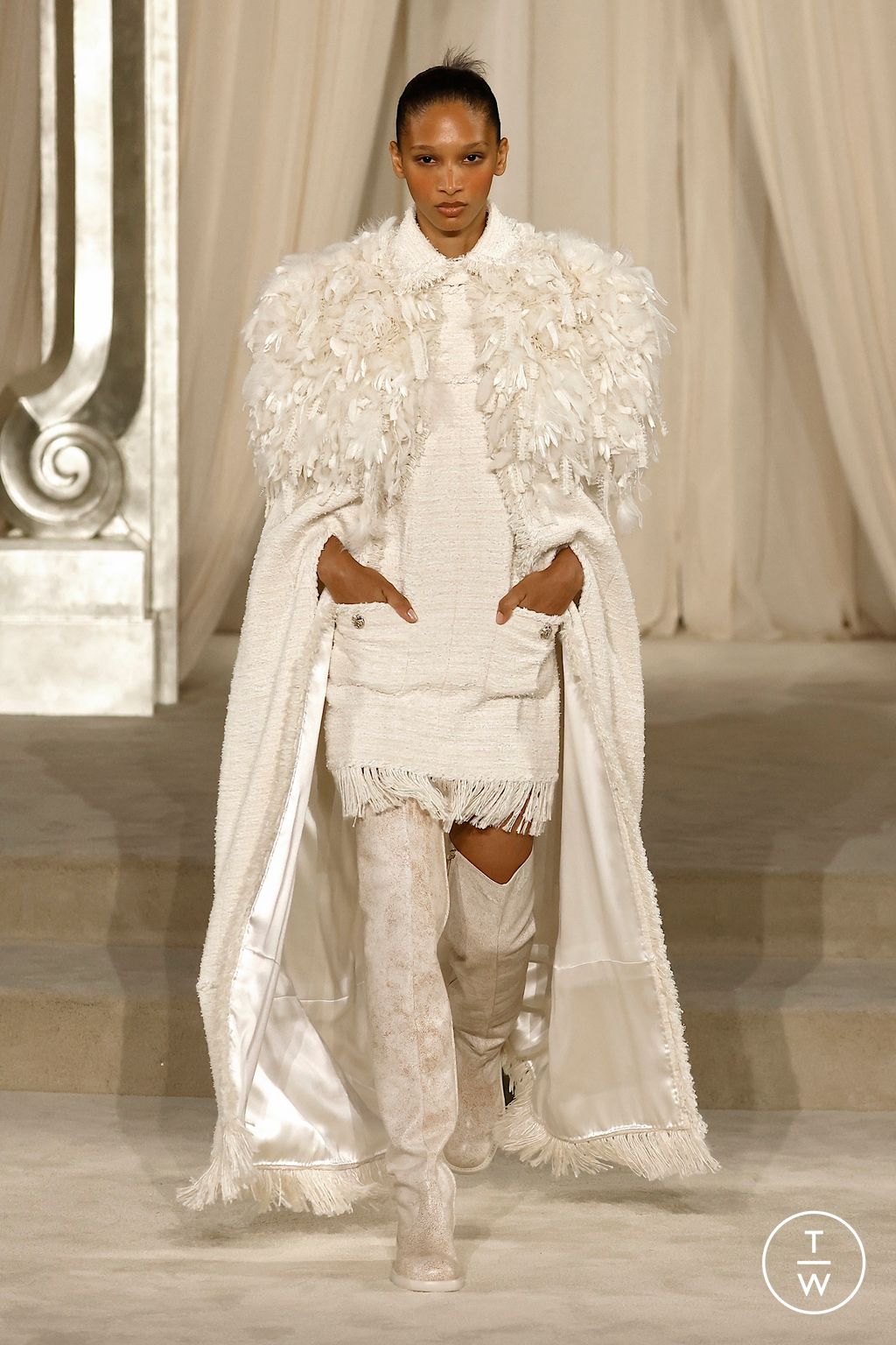 Fashion Week Paris Fall/Winter 2025 look 3 from the Chanel collection couture