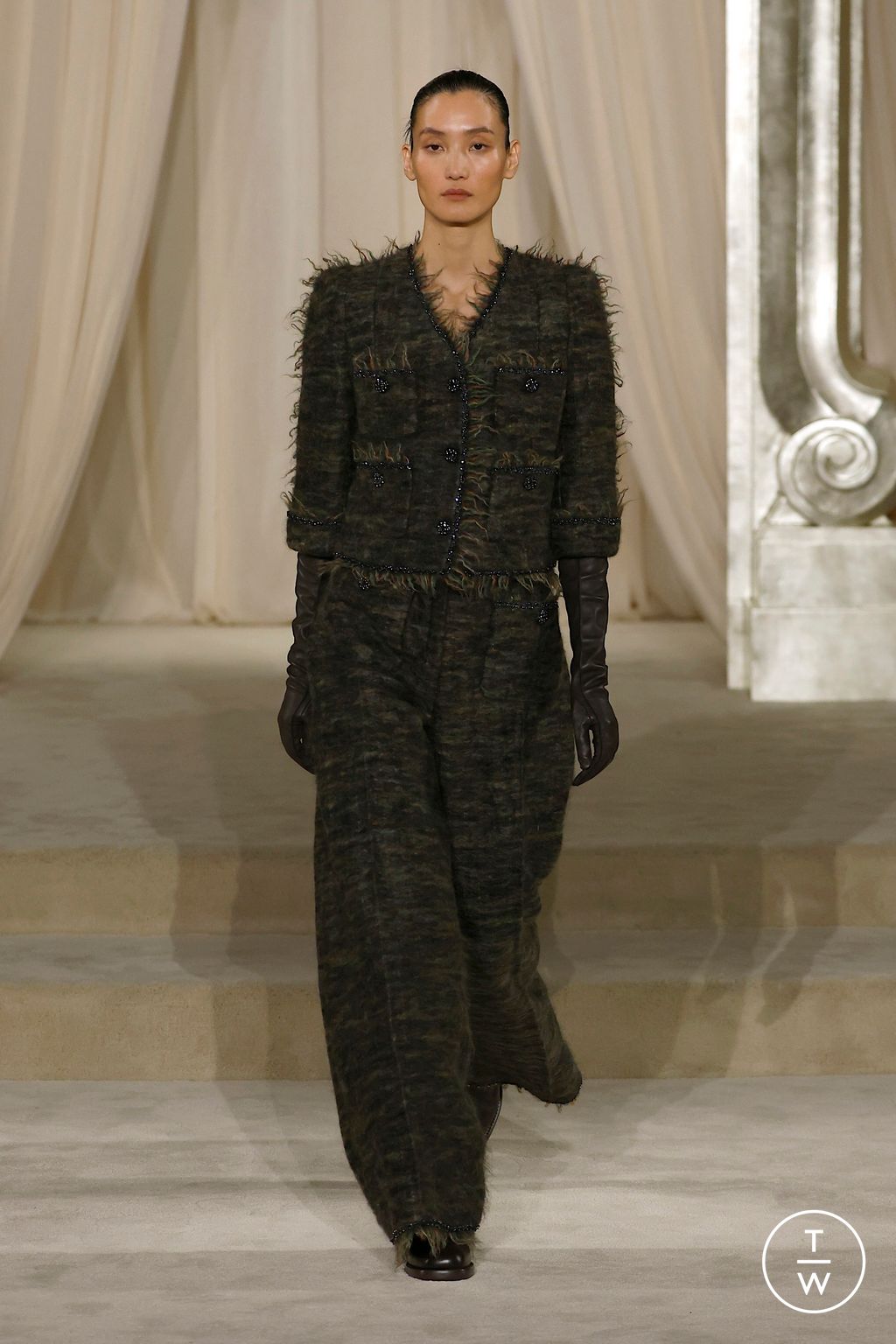 Fashion Week Paris Fall/Winter 2025 look 13 from the Chanel collection couture
