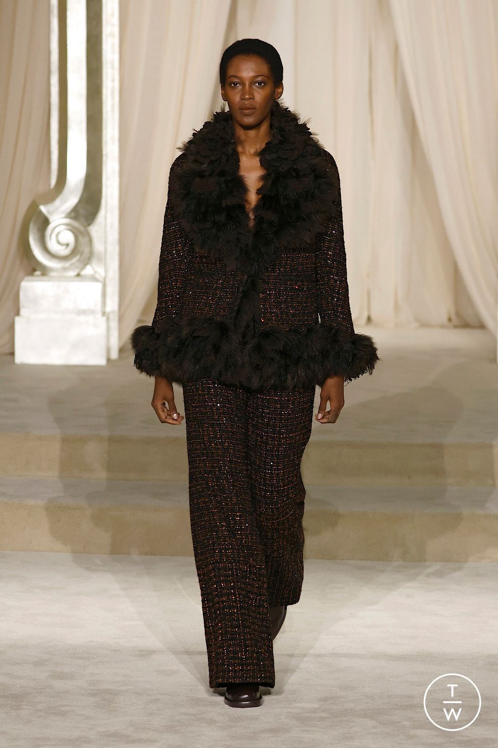 Fashion Week Paris Fall/Winter 2025 look 16 from the Chanel collection couture