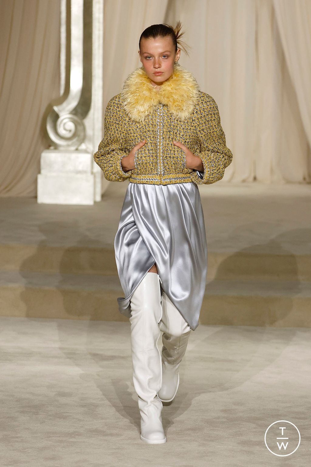 Fashion Week Paris Fall/Winter 2025 look 22 from the Chanel collection couture