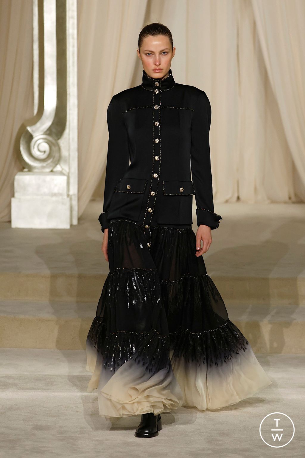 Fashion Week Paris Fall/Winter 2025 look 28 from the Chanel collection couture