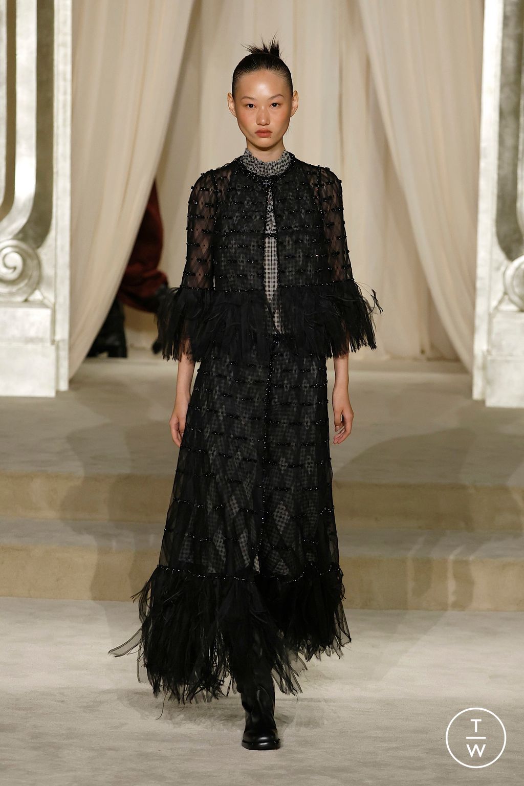 Fashion Week Paris Fall/Winter 2025 look 31 from the Chanel collection couture