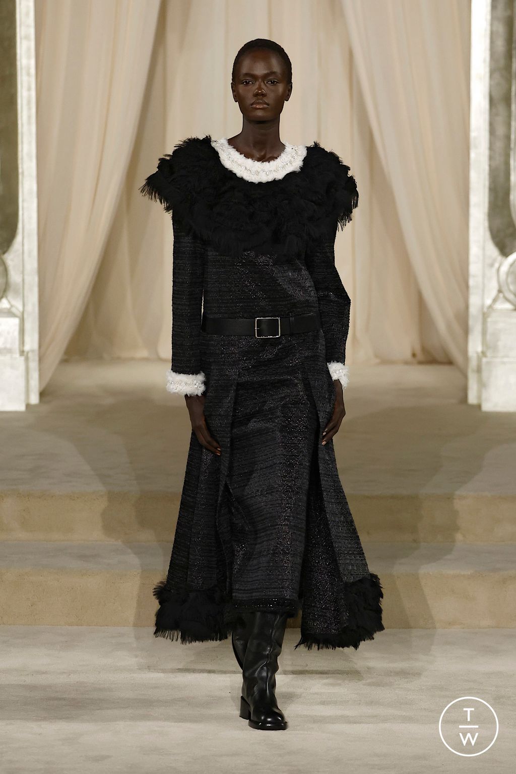 Fashion Week Paris Fall/Winter 2025 look 32 from the Chanel collection couture