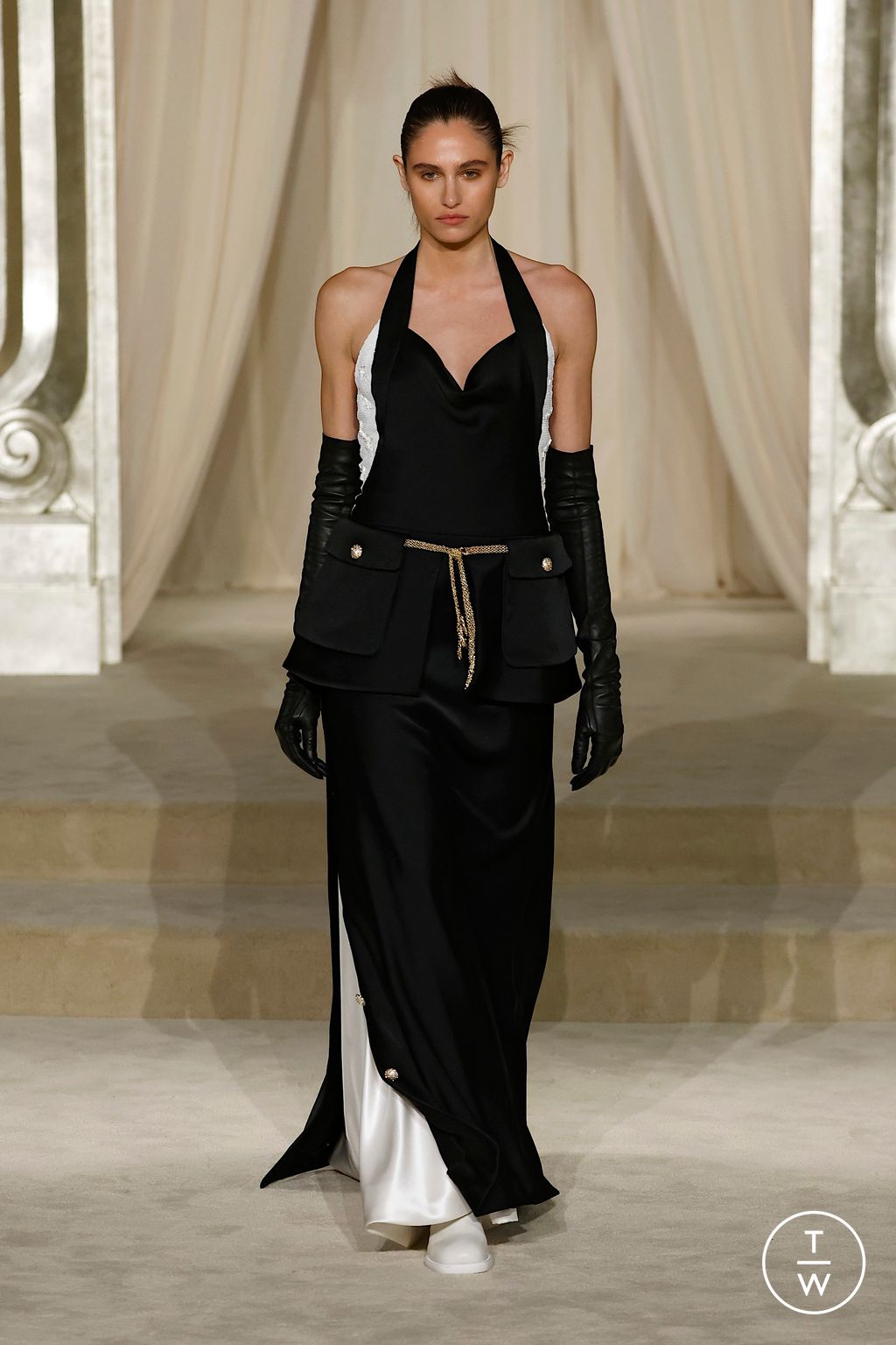 Fashion Week Paris Fall/Winter 2025 look 37 from the Chanel collection couture