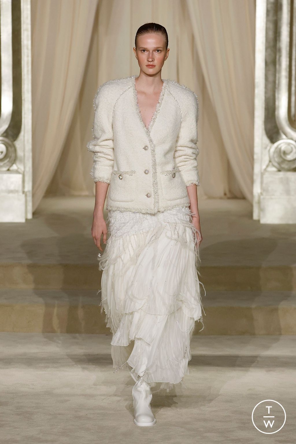 Fashion Week Paris Fall/Winter 2025 look 41 from the Chanel collection couture