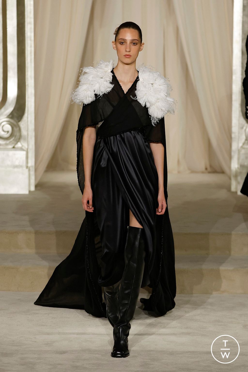 Fashion Week Paris Fall/Winter 2025 look 43 from the Chanel collection couture