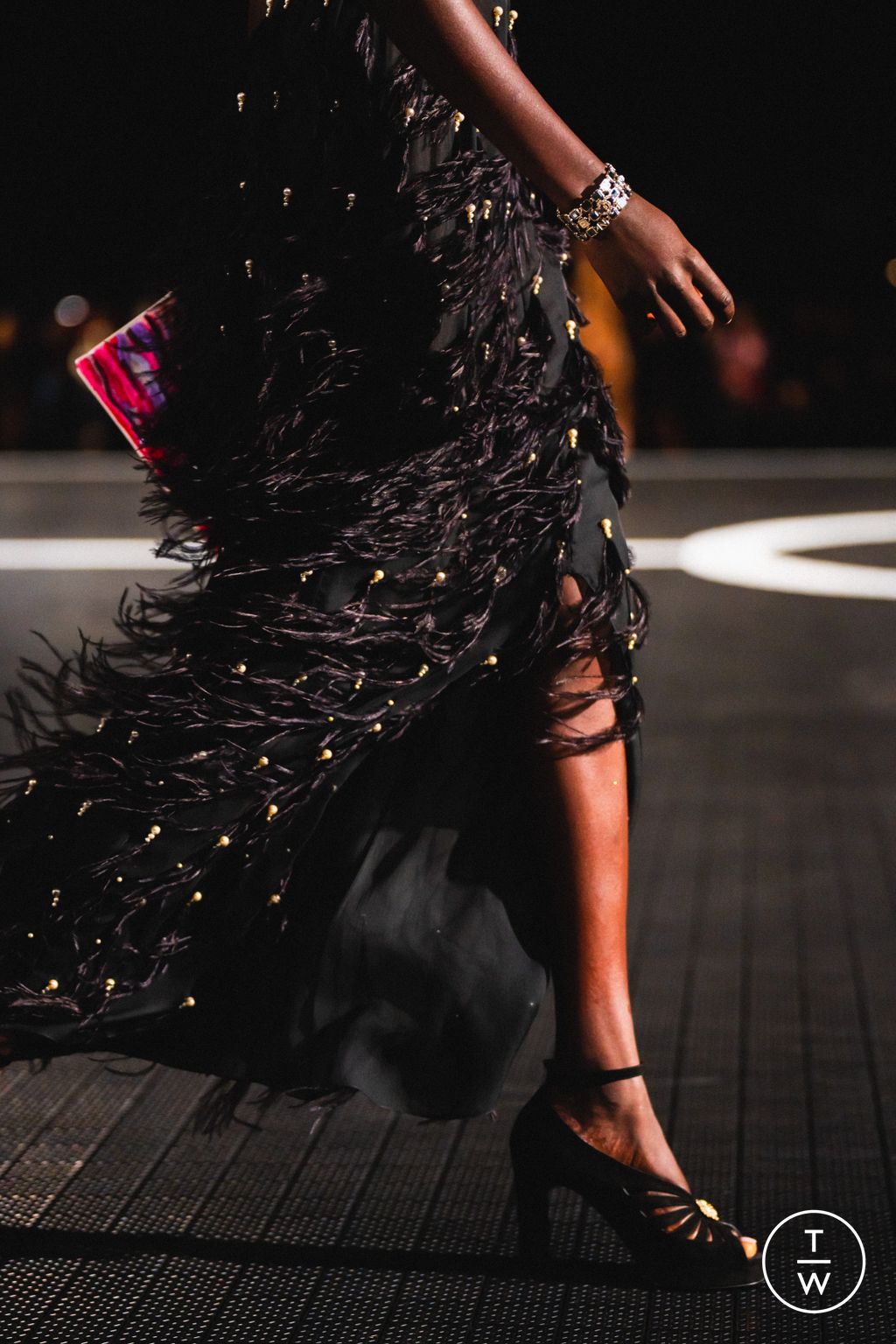 Fashion Week Paris Resort 2024 look 16 de la collection Chanel womenswear accessories