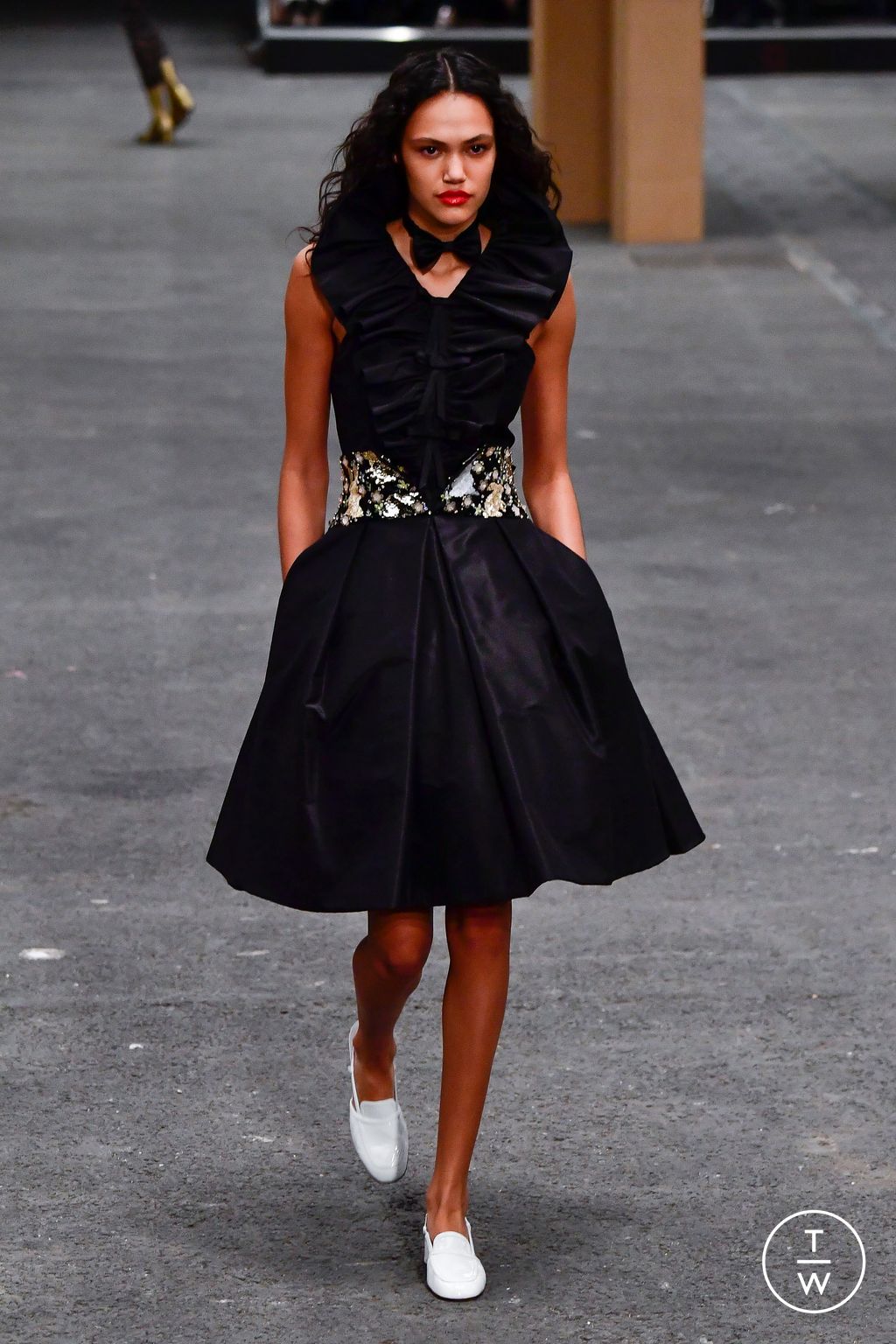 Fashion Week Paris Spring/Summer 2023 look 27 from the Chanel collection couture