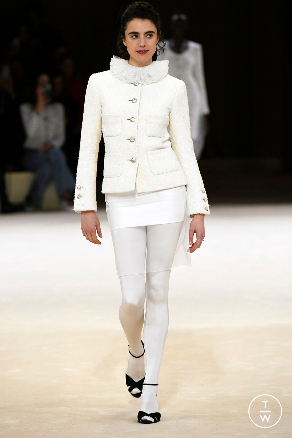Fashion Week Paris Spring/Summer 2024 look 1 from the Chanel collection 高级定制