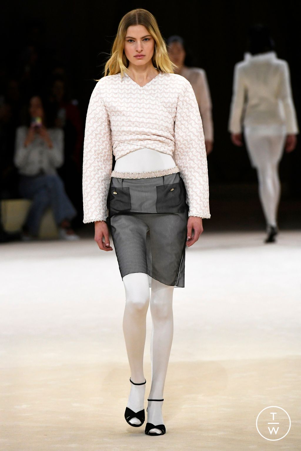 Fashion Week Paris Spring/Summer 2024 look 7 from the Chanel collection couture