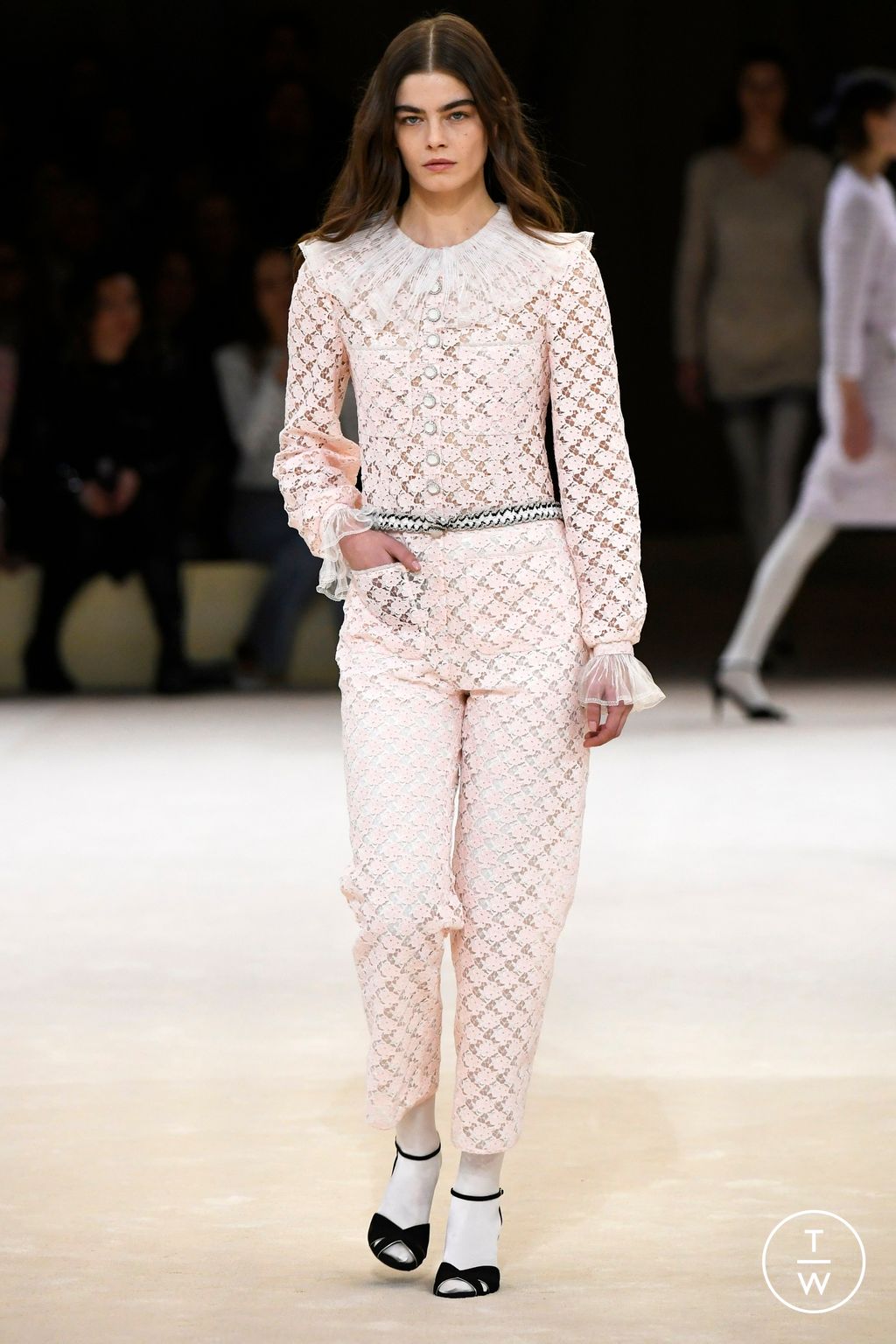Fashion Week Paris Spring/Summer 2024 look 12 de la collection Chanel couture