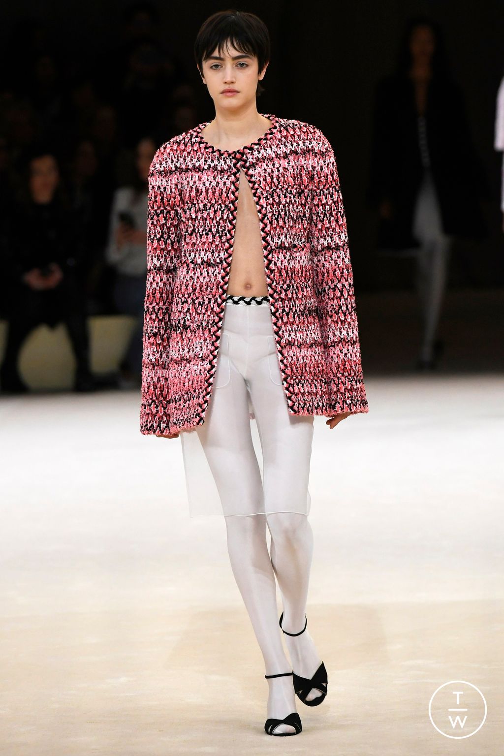 Fashion Week Paris Spring/Summer 2024 look 17 from the Chanel collection couture