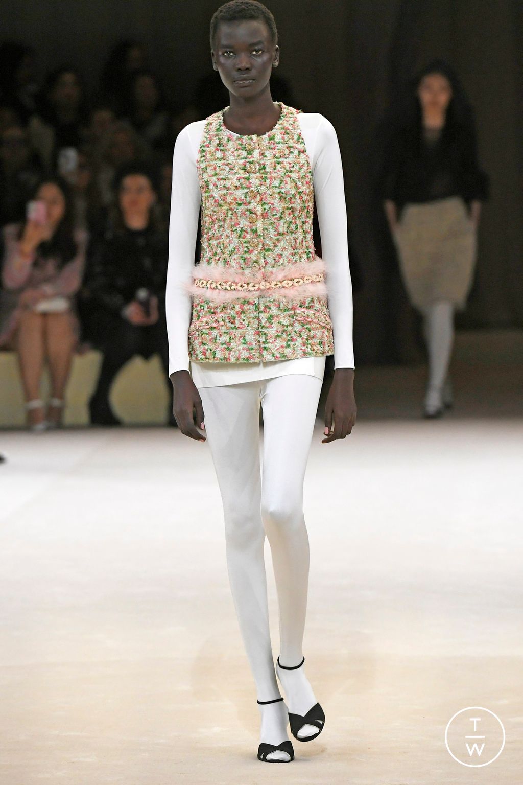 Fashion Week Paris Spring/Summer 2024 look 22 from the Chanel collection 高级定制