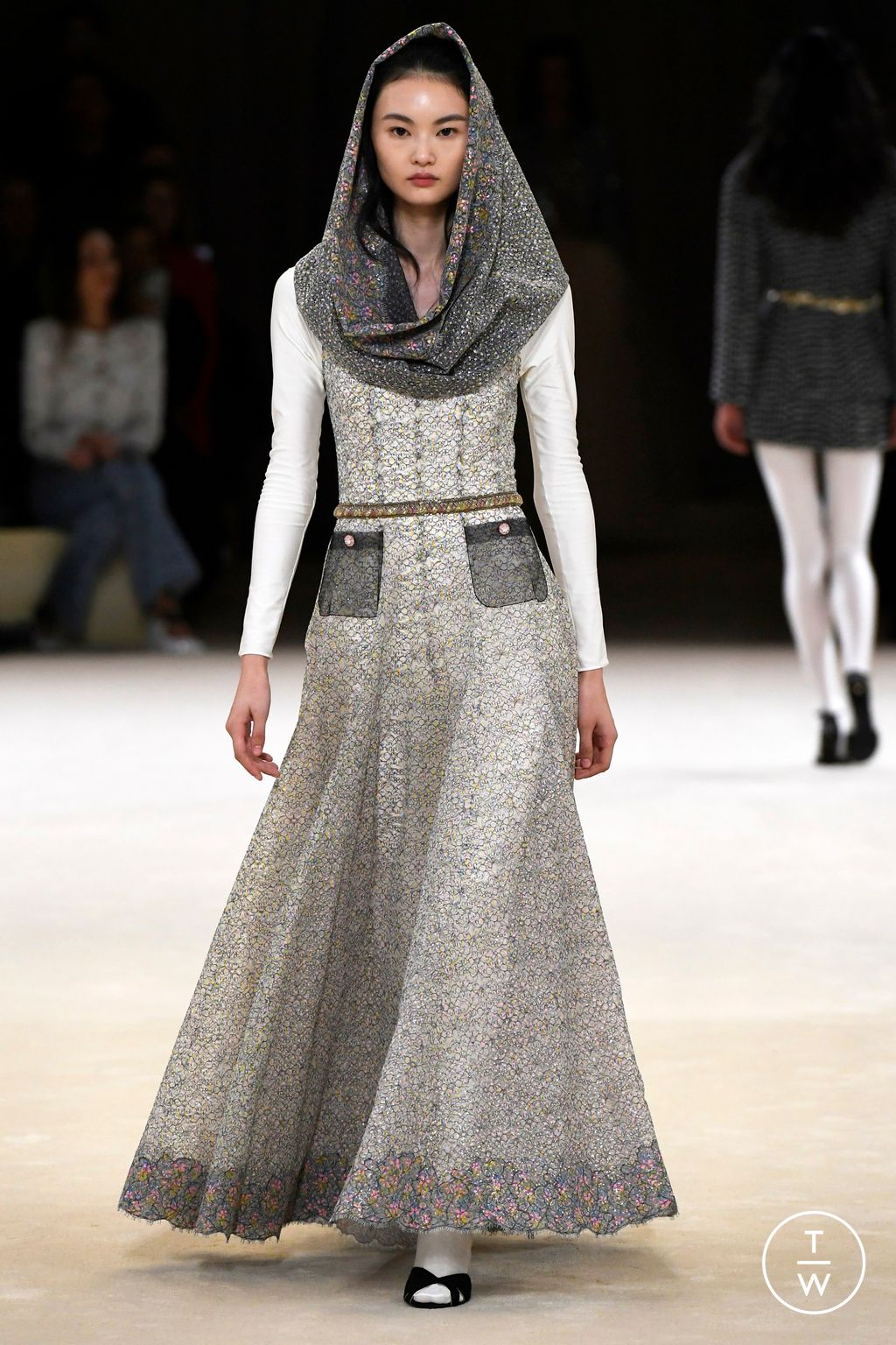 Fashion Week Paris Spring/Summer 2024 look 27 from the Chanel collection couture