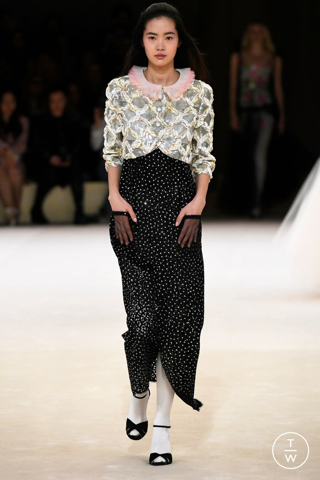 Fashion Week Paris Spring/Summer 2024 look 33 from the Chanel collection couture