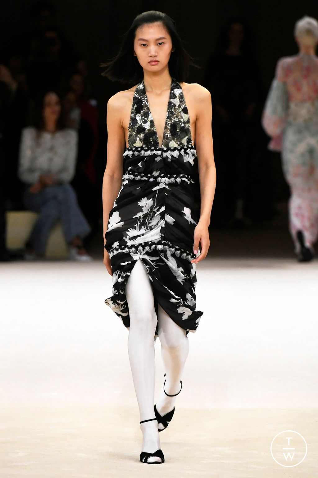 Fashion Week Paris Spring/Summer 2024 look 37 from the Chanel collection couture
