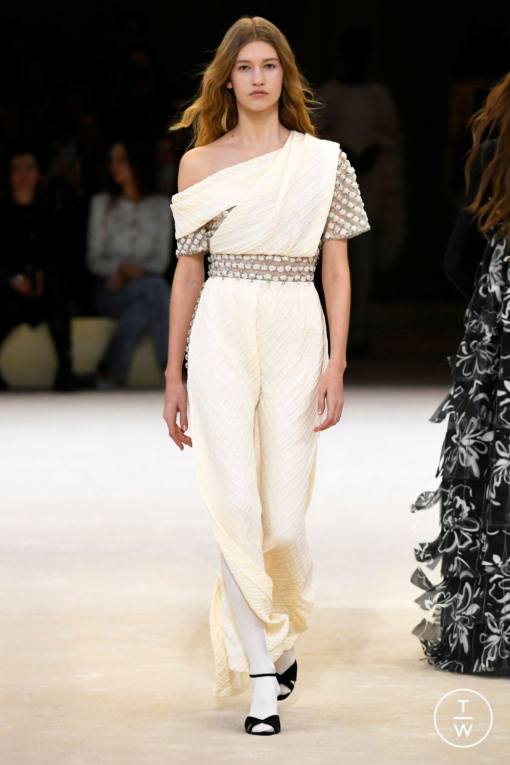 Fashion Week Paris Spring/Summer 2024 look 43 from the Chanel collection couture