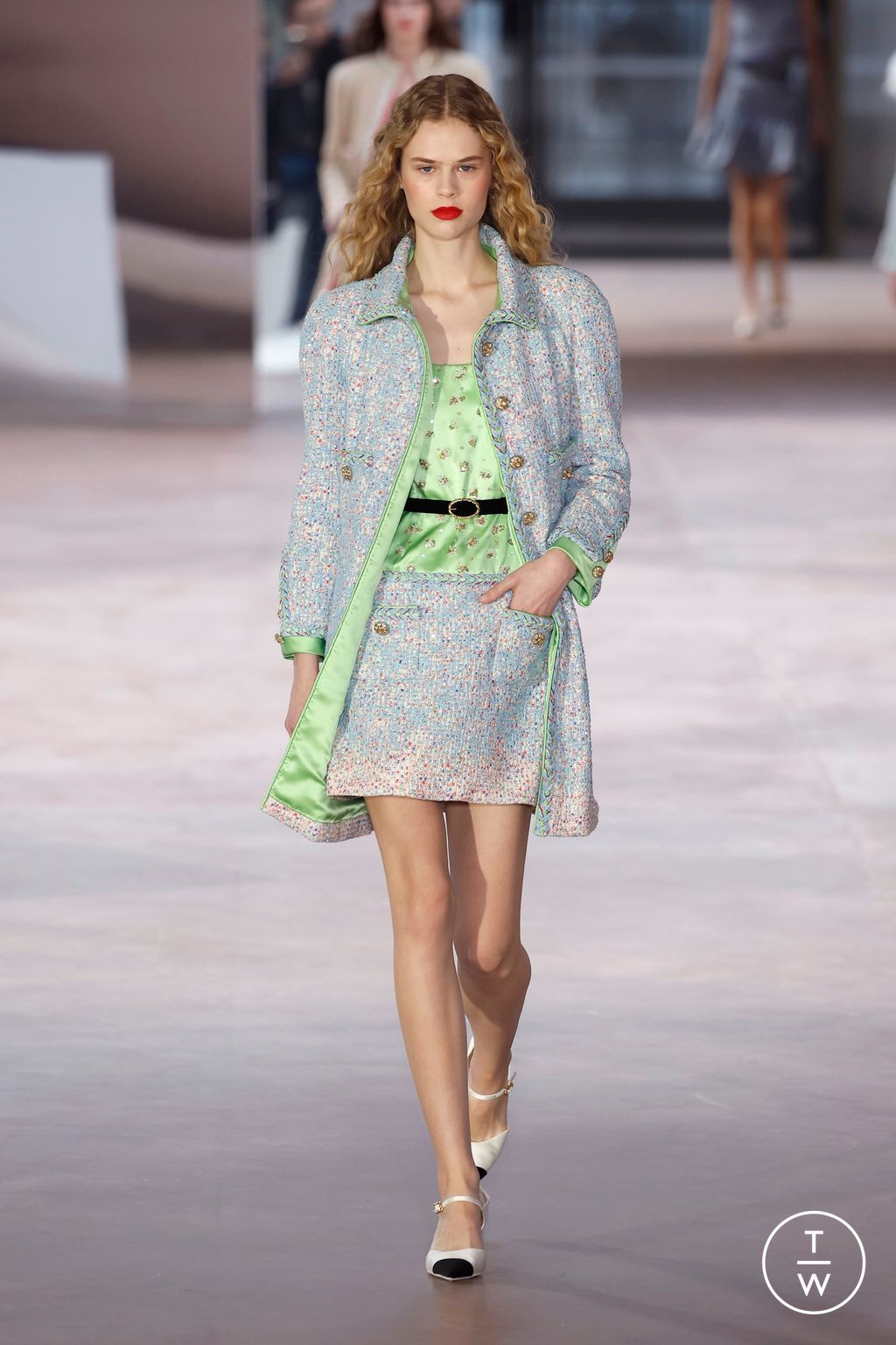 Fashion Week Paris Spring/Summer 2025 look 25 from the Chanel collection couture
