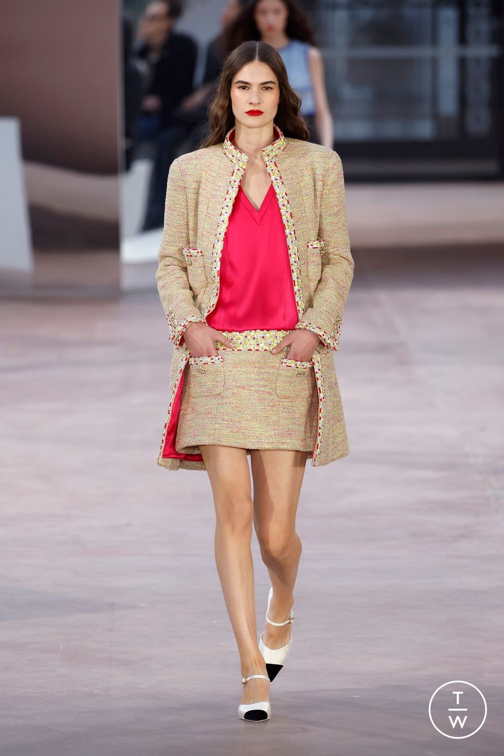 Fashion Week Paris Spring/Summer 2025 look 27 from the Chanel collection couture