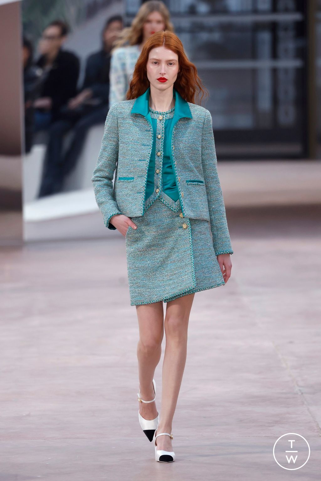 Fashion Week Paris Spring/Summer 2025 look 39 from the Chanel collection couture