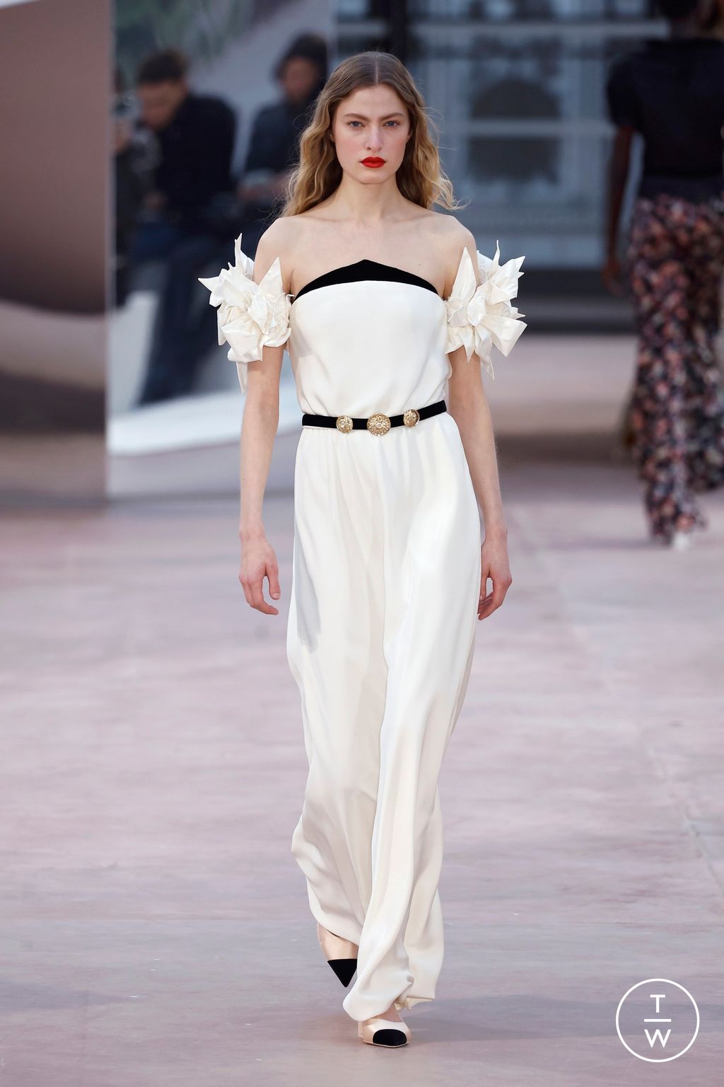Fashion Week Paris Spring/Summer 2025 look 101 from the Chanel collection 高级定制