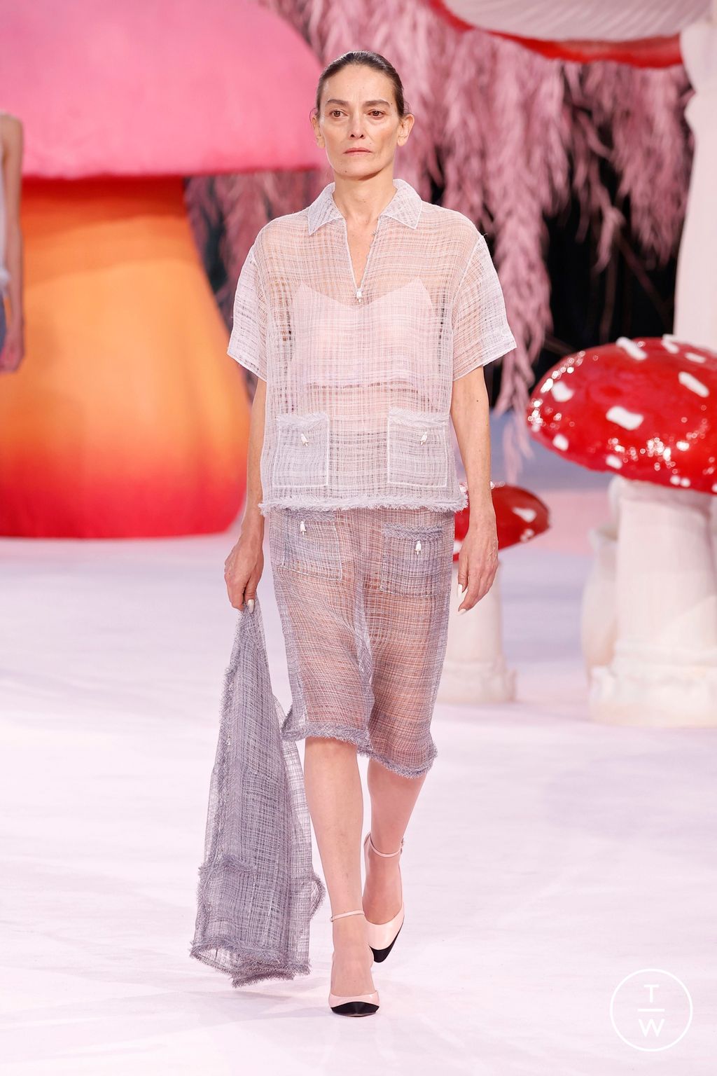 Fashion Week Paris Spring/Summer 2026 look 15 from the Chanel collection 高级定制