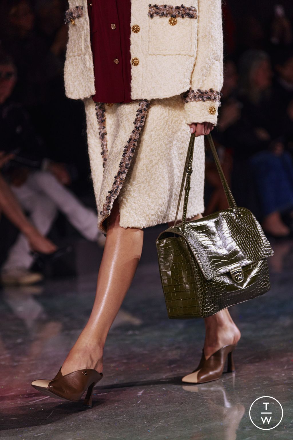 Fashion Week Paris Fall/Winter 2026 look 5 from the Chanel collection 女装配饰