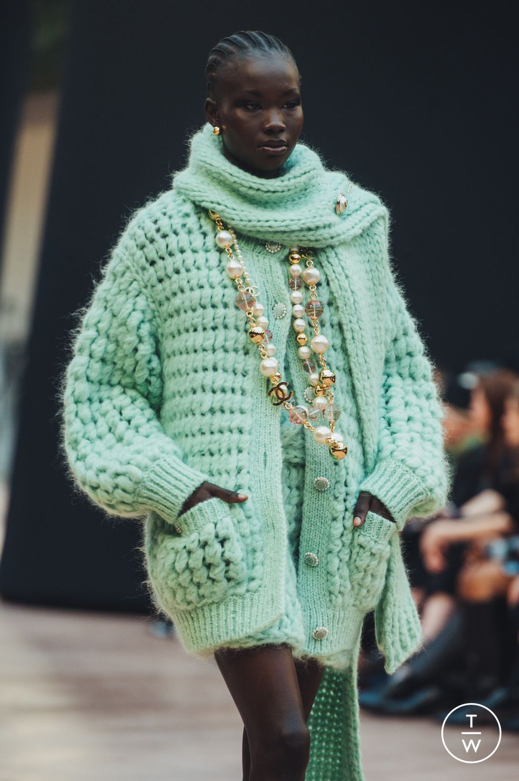 Fashion Week Paris Fall/Winter 2025 look 2 from the Chanel collection womenswear accessories