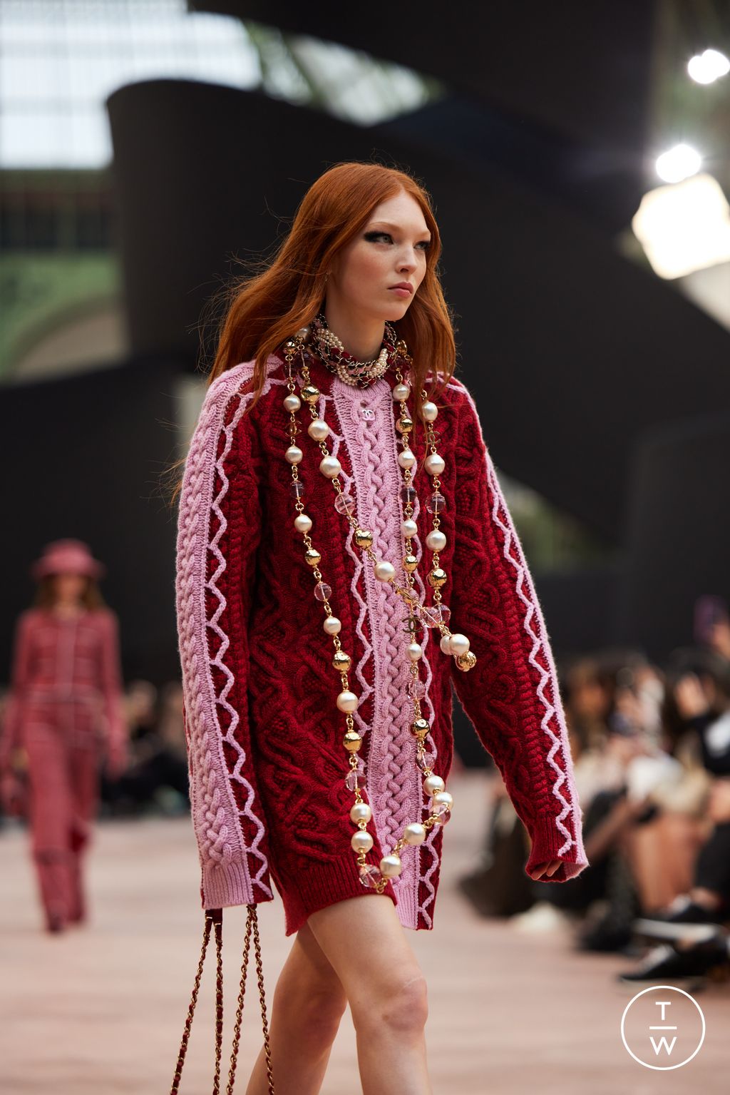 Fashion Week Paris Fall/Winter 2025 look 4 from the Chanel collection womenswear accessories