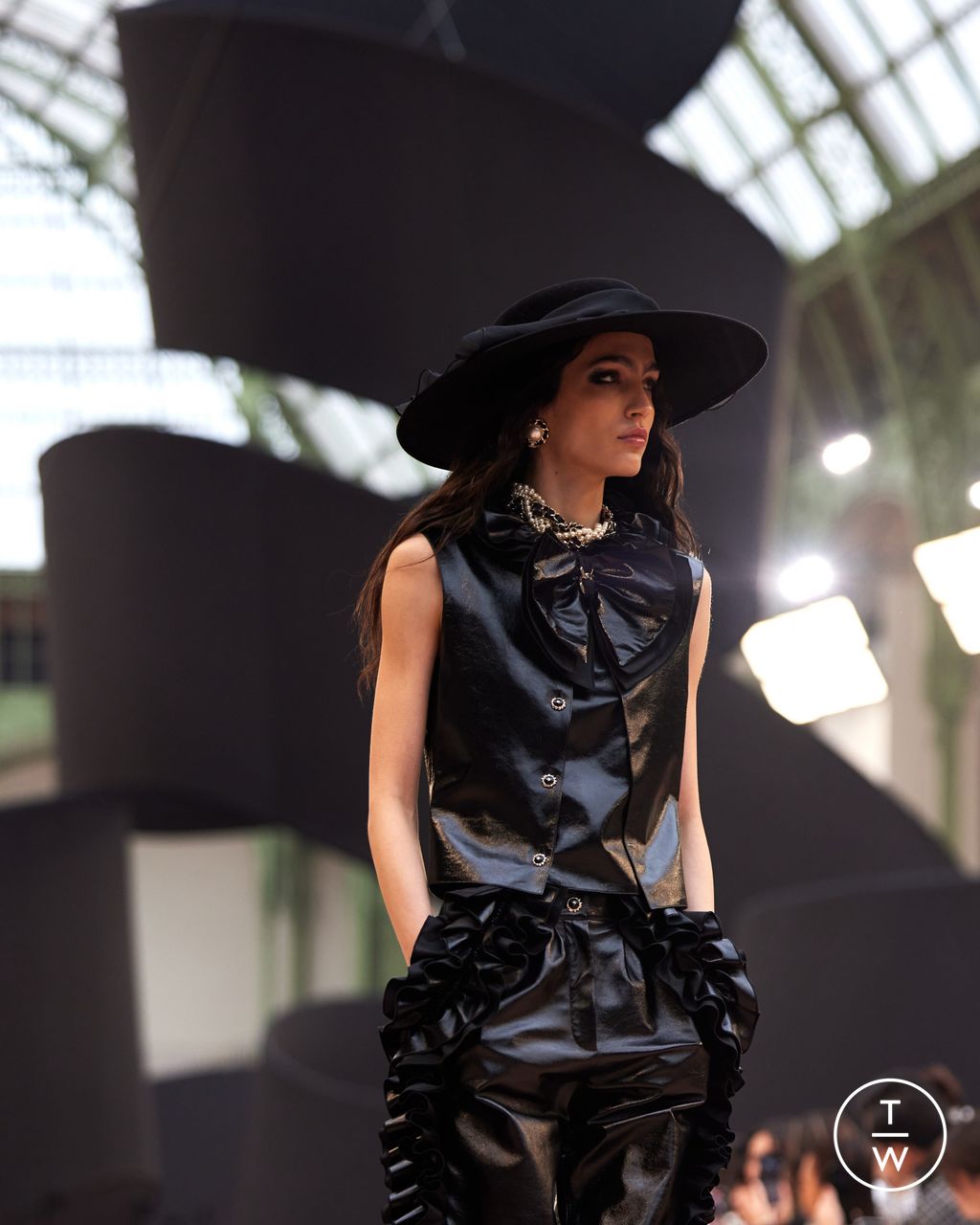 Fashion Week Paris Fall/Winter 2025 look 5 from the Chanel collection womenswear accessories