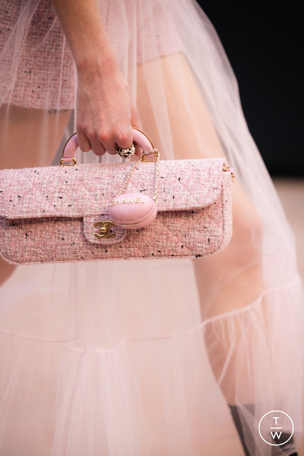 Fashion Week Paris Fall/Winter 2025 look 10 from the Chanel collection womenswear accessories