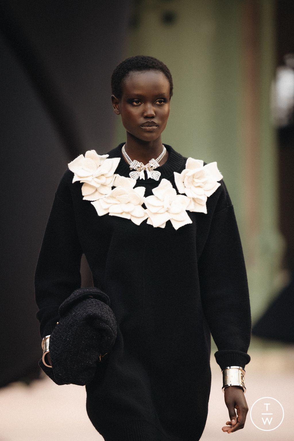 Fashion Week Paris Fall/Winter 2025 look 13 from the Chanel collection womenswear accessories