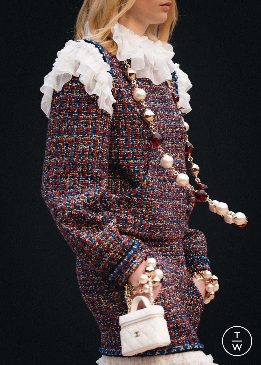 Fashion Week Paris Fall/Winter 2025 look 14 from the Chanel collection womenswear accessories