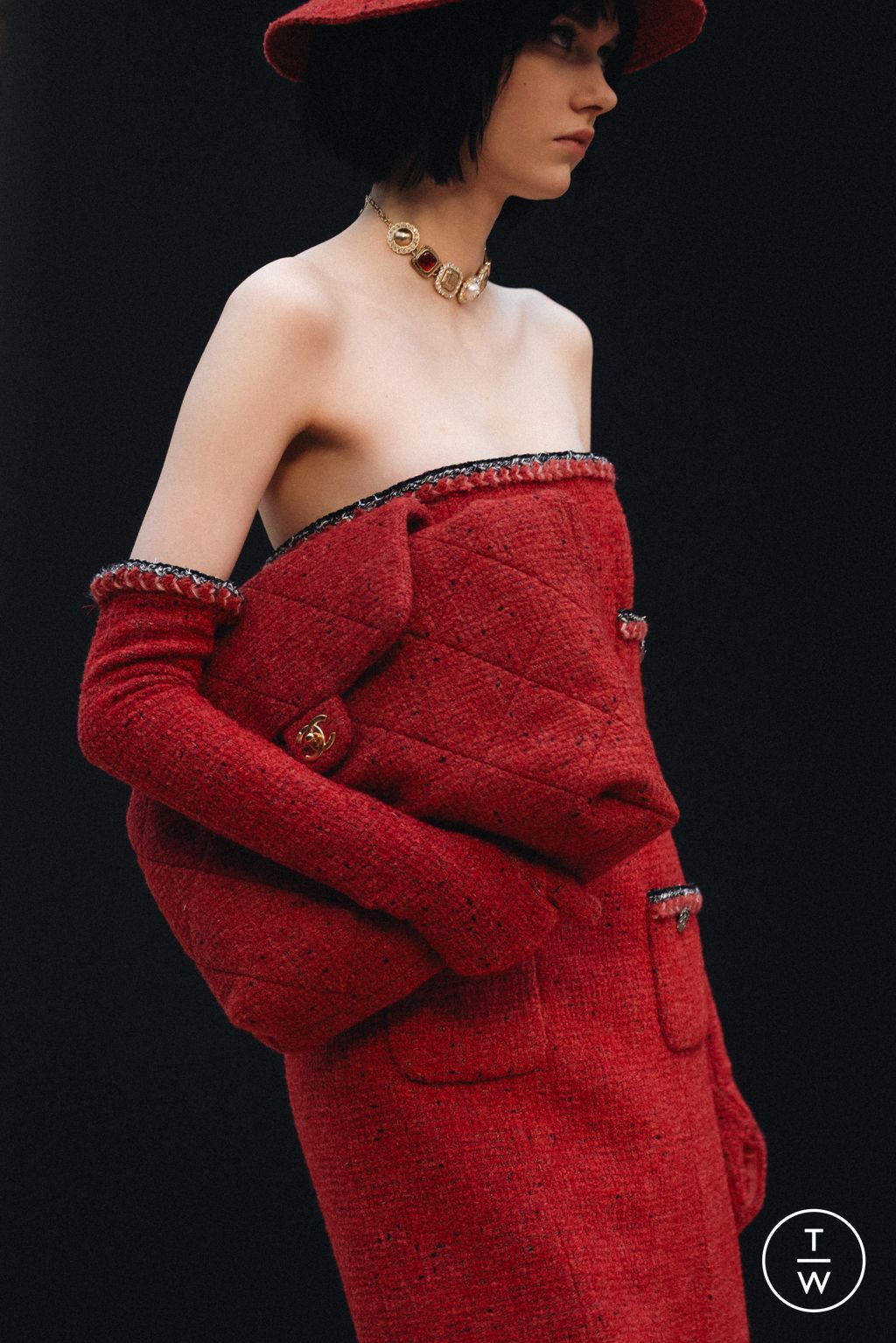 Fashion Week Paris Fall/Winter 2025 look 17 from the Chanel collection womenswear accessories